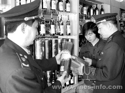 福建龍海工商查獲無中文標志的進口葡萄酒（圖）