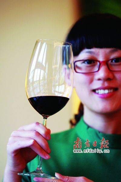 懂得品紅酒的東莞人如今越來越多。一些人已經將品酒當成一種生活方式。