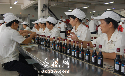 椰島集團生產(chǎn)流水線。